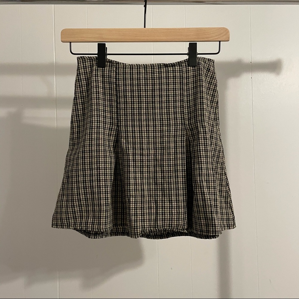 brandy melville pleated skirt